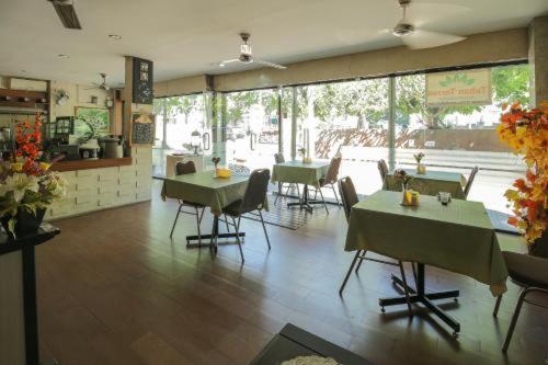 Tuban Torres Accommodation كوتا المظهر الخارجي الصورة